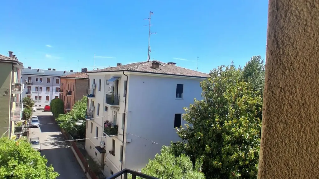 Rõdu - Apartment with Balcony in Modena