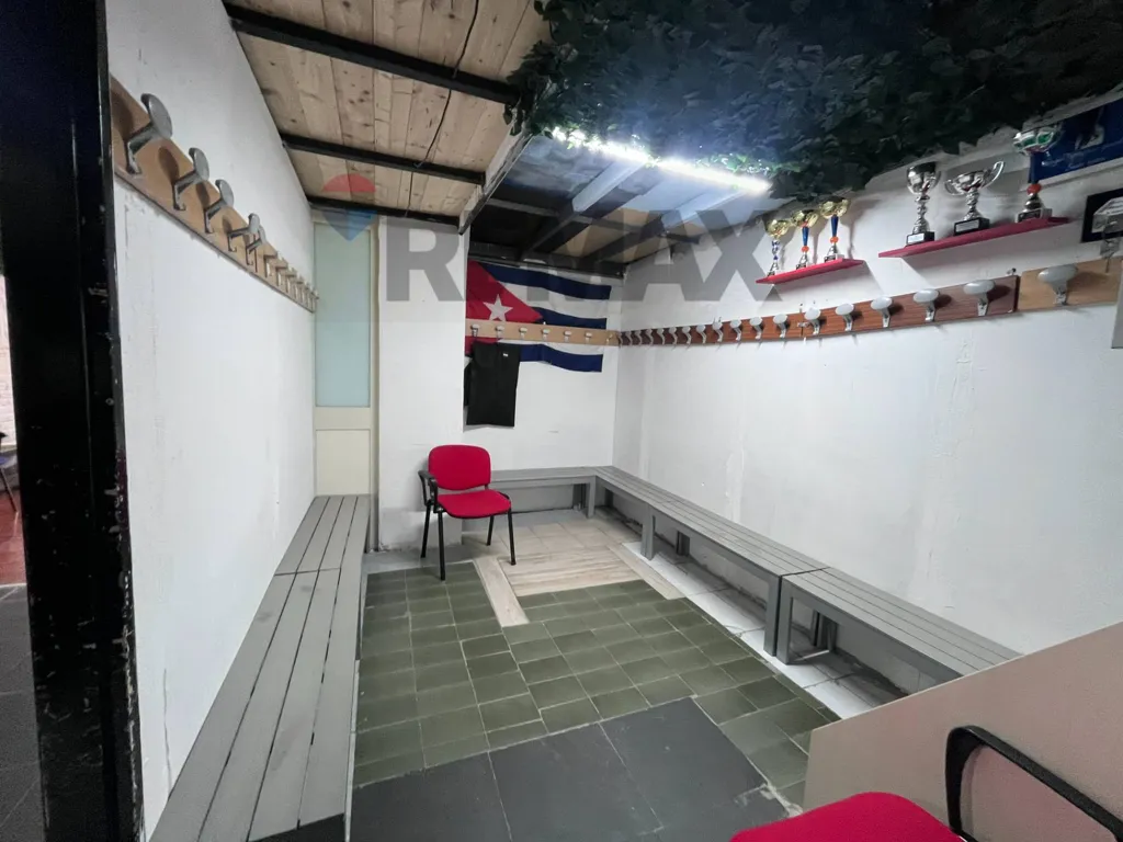 Pièces - Commercial Space with Reception in Soccavo, Naples