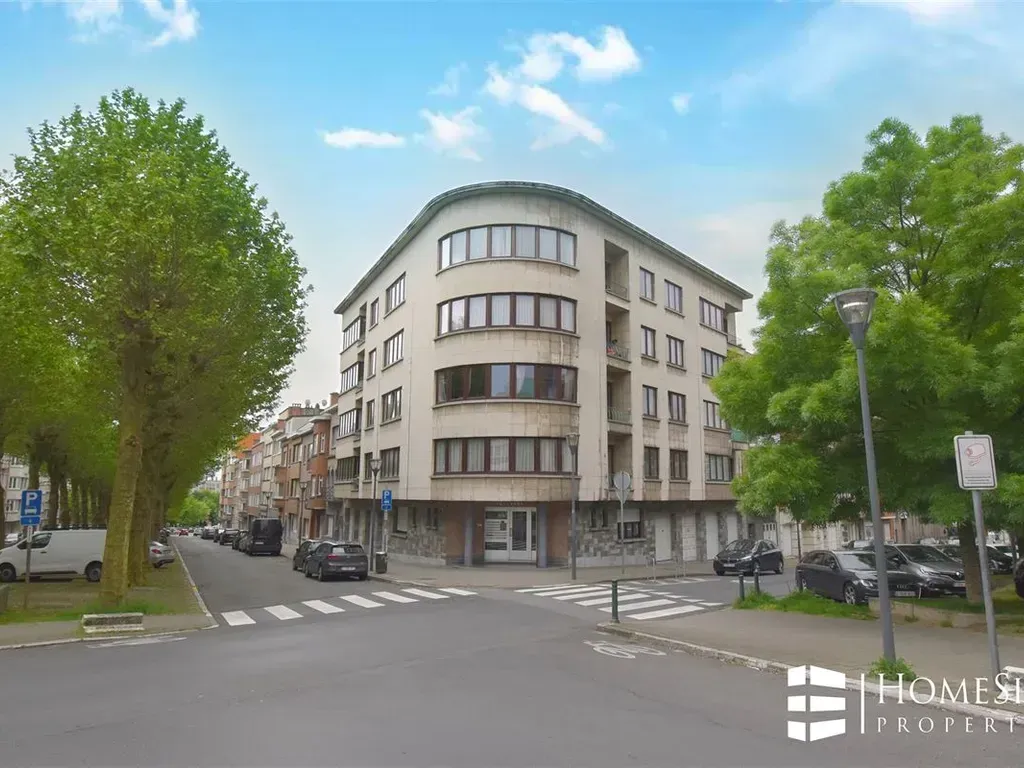Extérieur - Appartement à Rafraîchir avec Terrasse à Koekelberg
