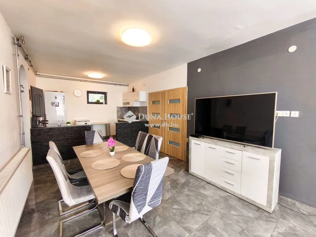 Sala da pranzo - Spacious 3-Bedroom Flat near Centre in Ercsi