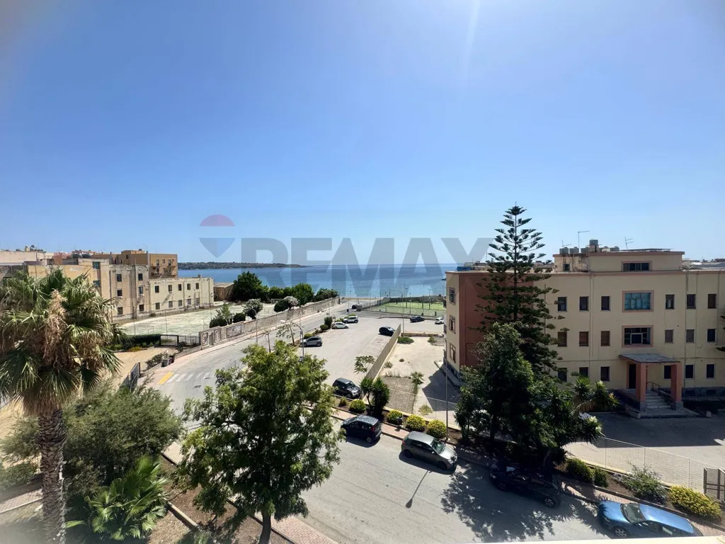 Rõdu - Spacious Apartment with Terrace in Augusta