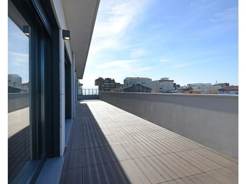 Balcon - Luxury 4-Bed Apartment with Terrace in Matosinhos