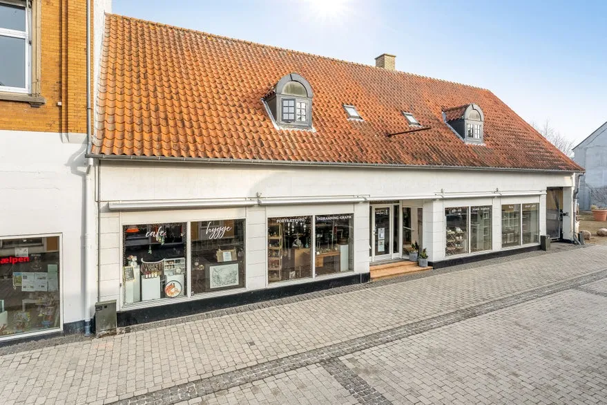 Extérieur - Historic Townhouse with Shop in City Centre