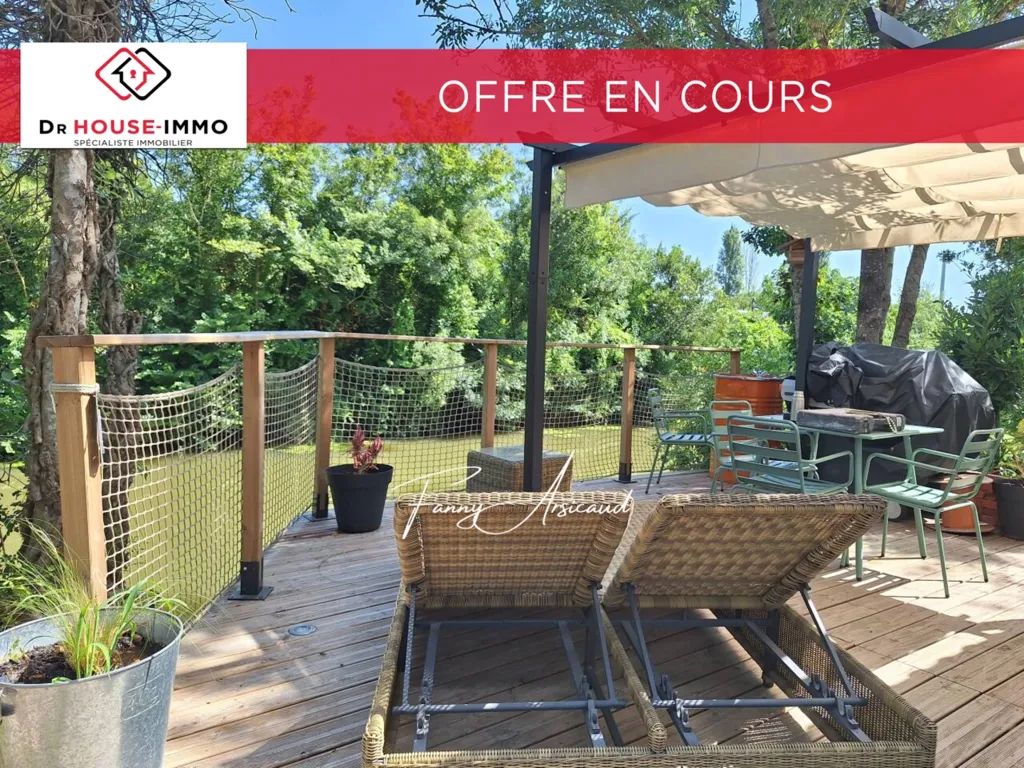 Terrass - Tiny House with Canal View in L'Île-d'Elle