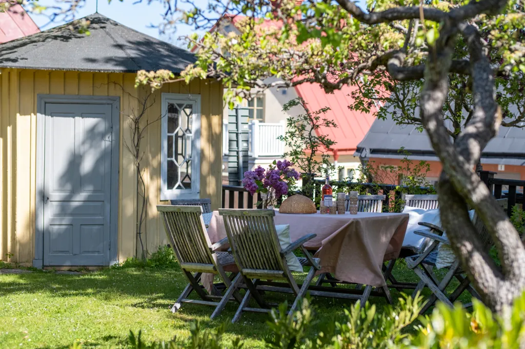 Aed - Historic Villa with Courtyard in Visby