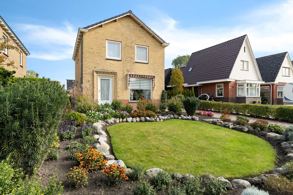 Jardin - Detached House with Carport in Buitenpost