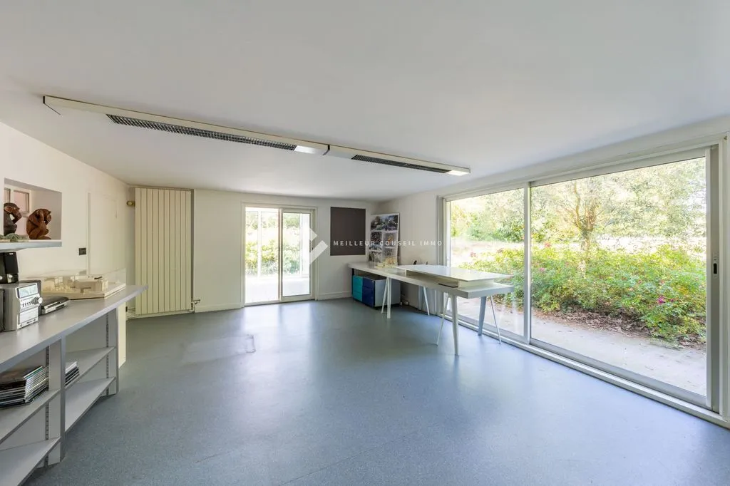 Lavanderia - Architectural House with Pool in Dammarie-les-Lys