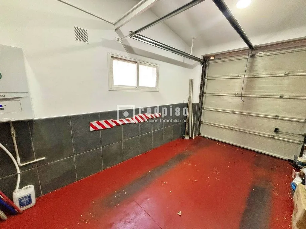 Garaaž - Semi-detached House with Garage in Alovera