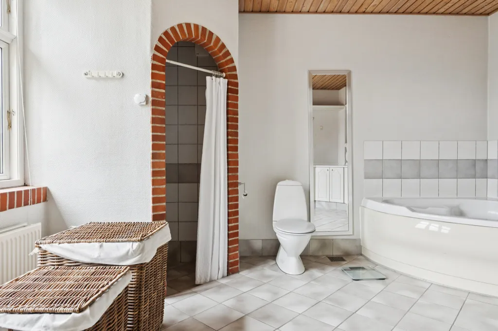Vannitoad - Classic Farmhouse with Stable in Kosterslev