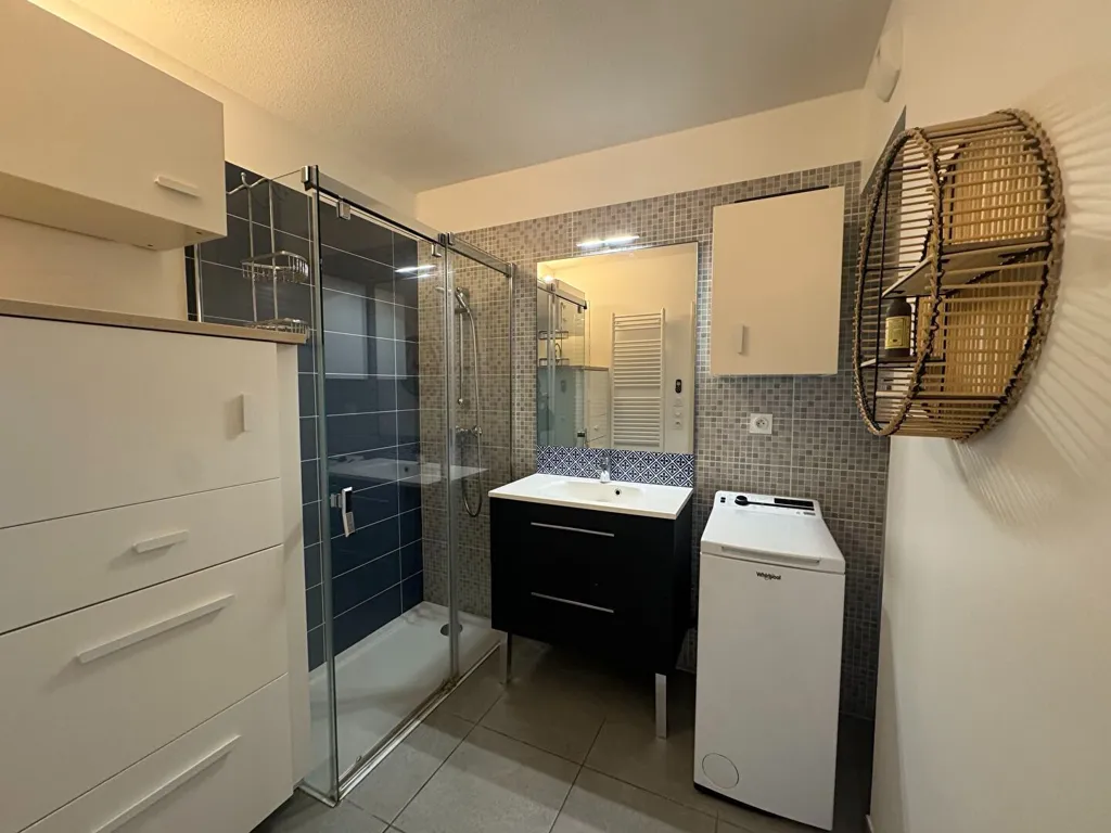 Salles de bain - Appartement avec Terrasse dans Résidence Sécurisée à Saint-Priest