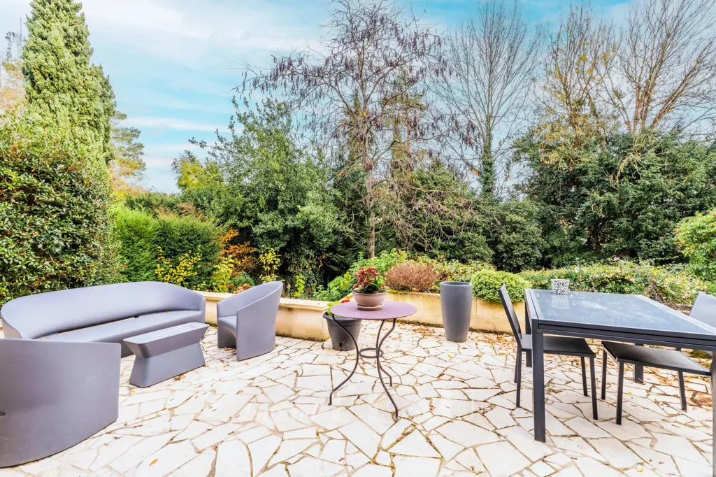Terrass - Architect-Designed House with Terrace in Bougival