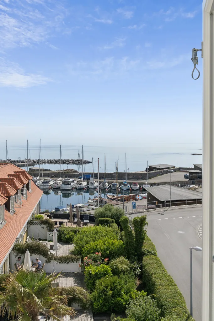 Balcone - Historic Apartment with Harbour View in Svaneke