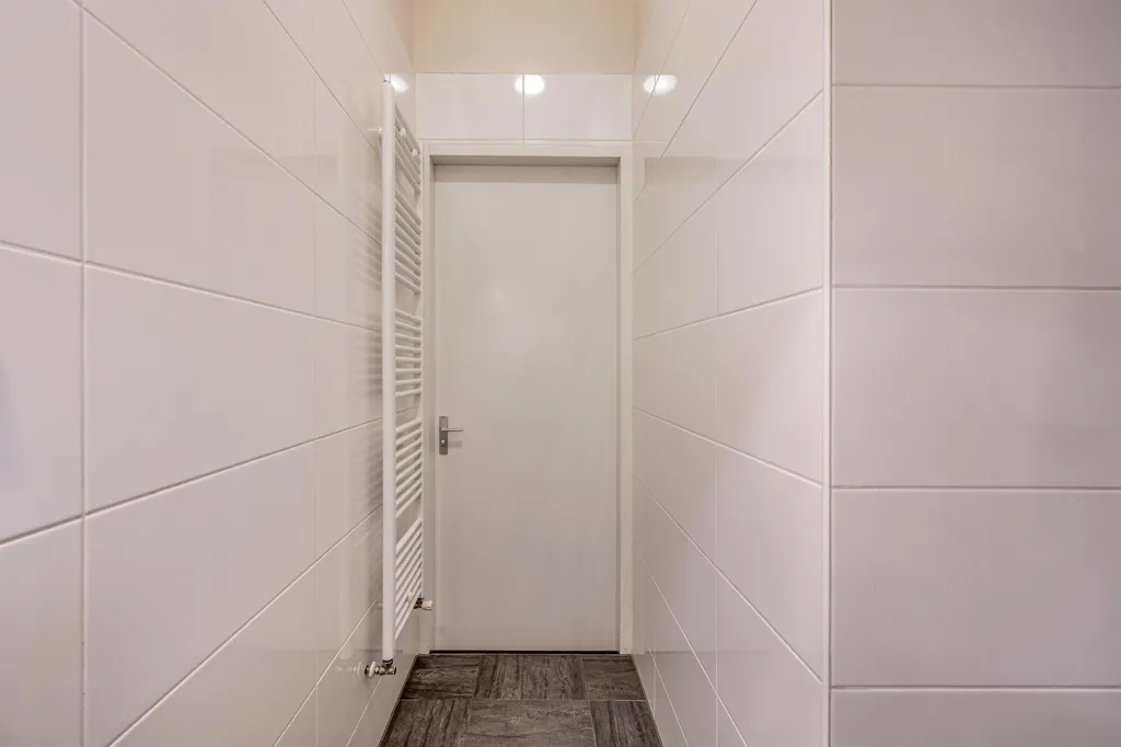 Vannitoad - Modern Apartment with Large Windows in Oud-West