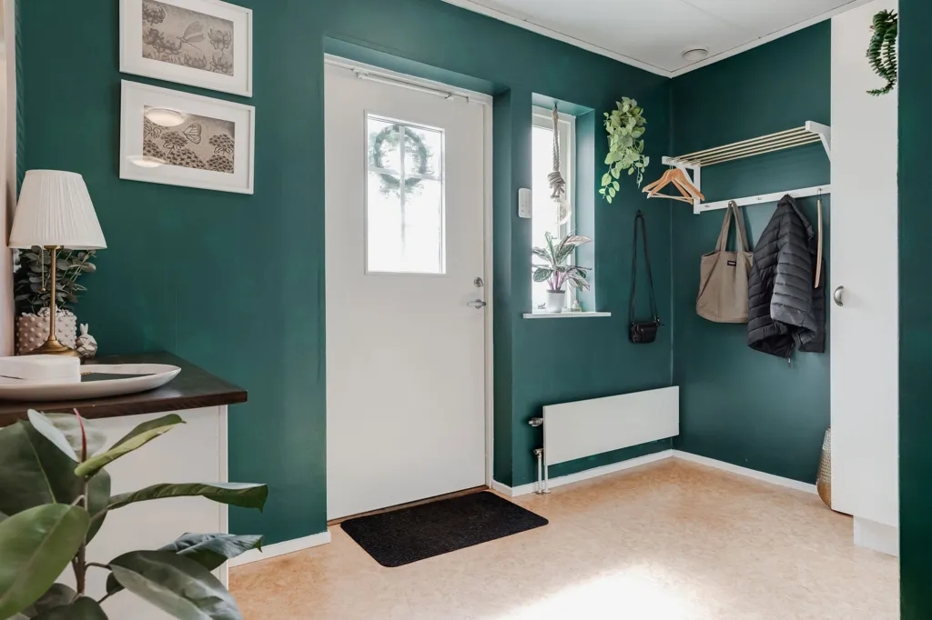 Hallway - Terraced House with Two Balconies in Dalsjöfors