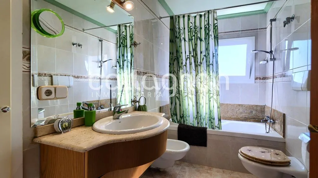 Bathrooms - Luxury Detached House with Pool in Paterna