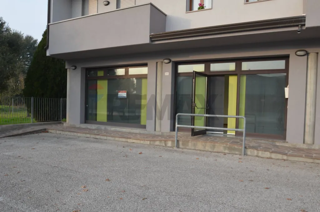 Välivaade - Shop/Office in Strategic Location, Saccolongo