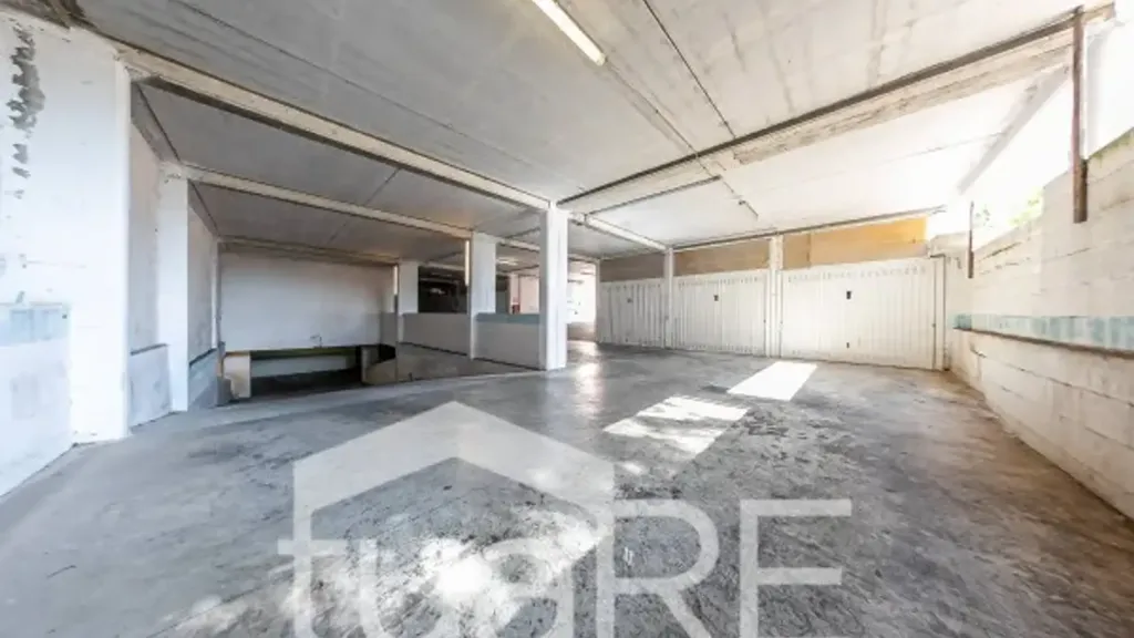 Garage - Rented Studio with Parking in Balduina, Rome