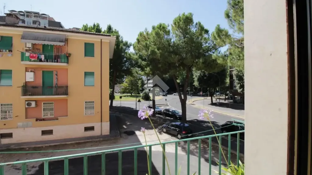 Balcon - Rear-Facing Apartment with Balcony in Terni