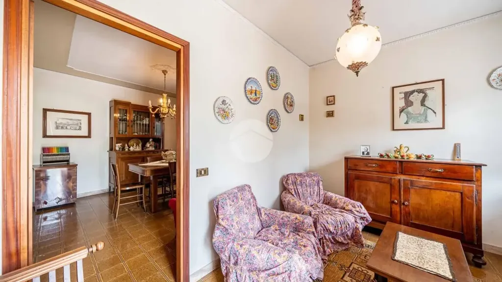 Entrée - Traditional Villa with Balcony in Tregnago