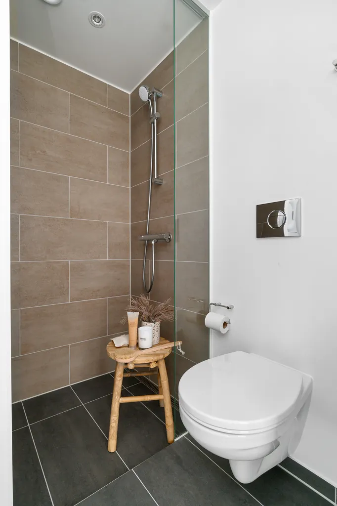 Salles de bain - Modern Apartment in Arresøhave, Risskov