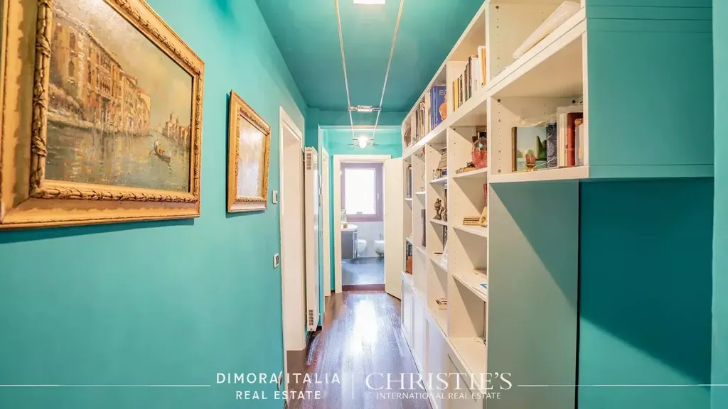 Esik - Restored Apartment with View in Venice