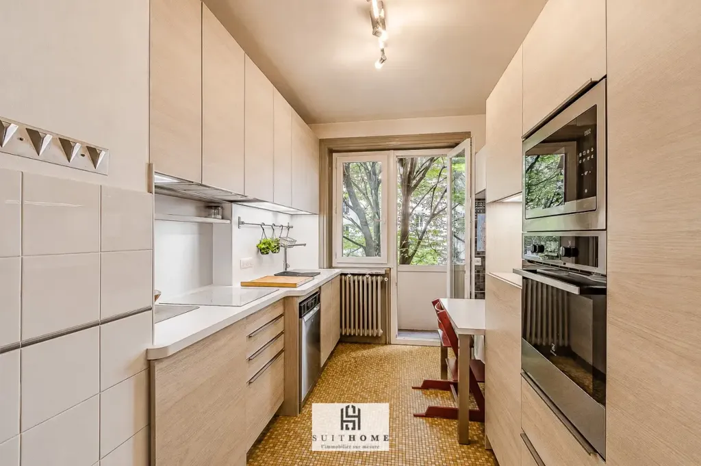 Köök - Bright Apartment with Balcony in Préfecture Quarter