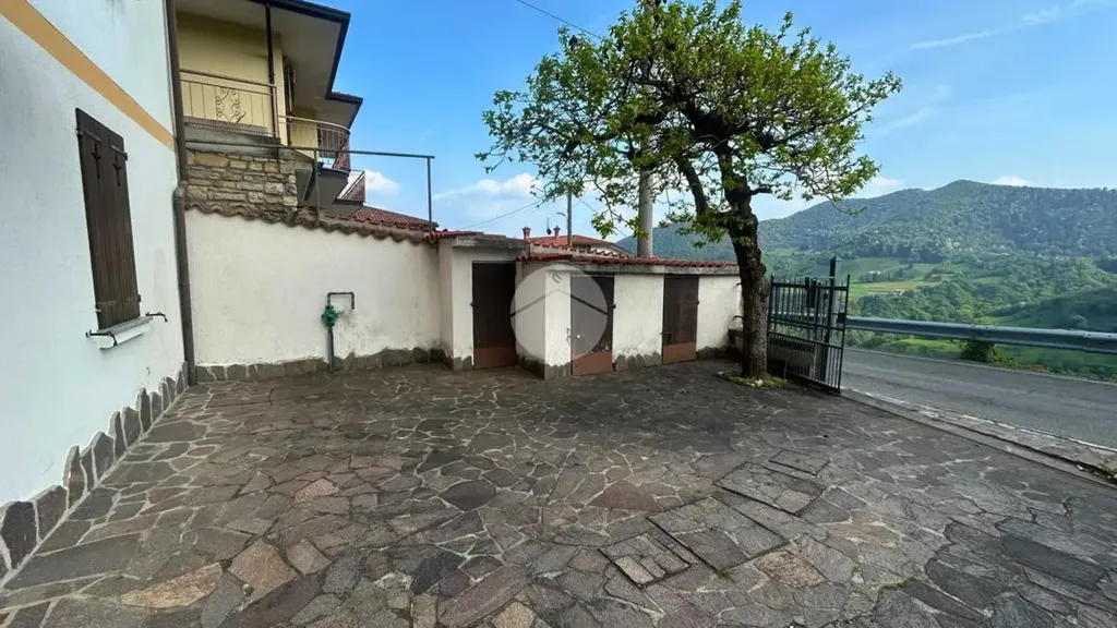 Terrace - Independent House with Panoramic View in Vigolo