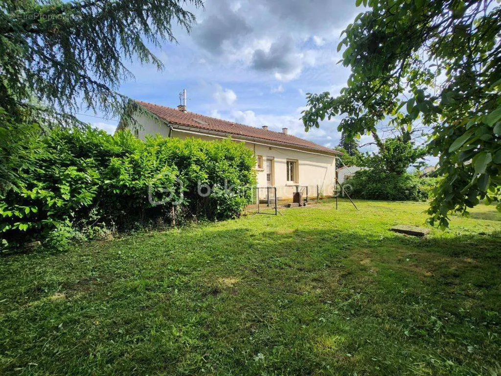 Aed - Detached Bungalow with Garden in Rouillé