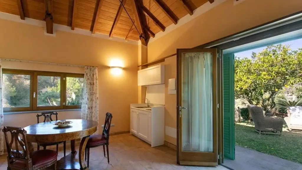 Söögituba - Historic Villa with Pool in Porto Azzurro