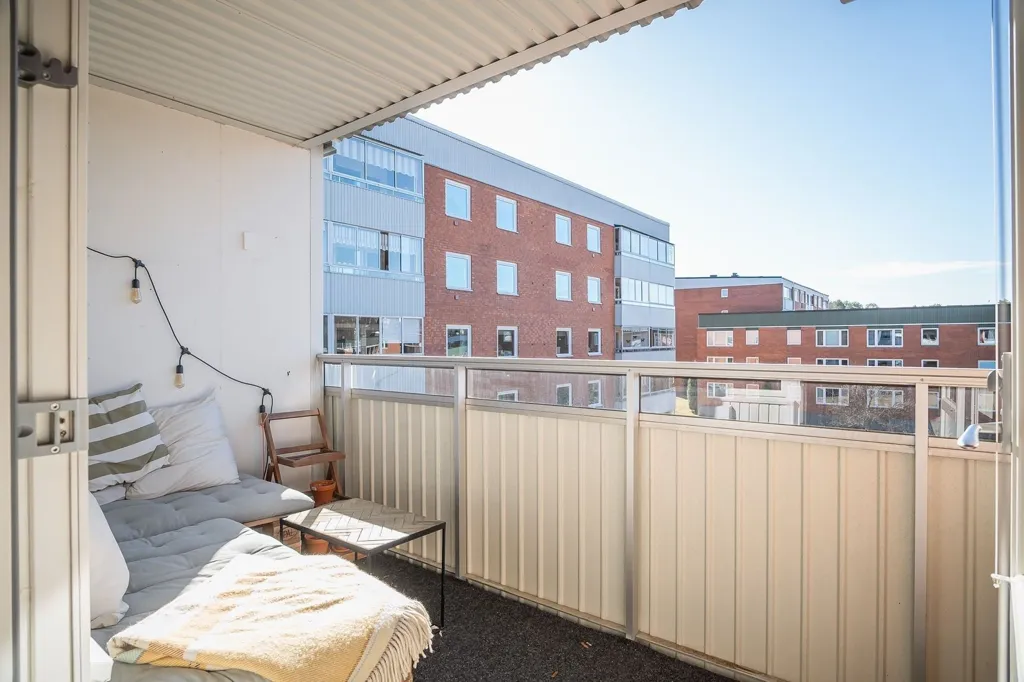 Balcon - Apartment with South-Facing Balcony in Sundsvall