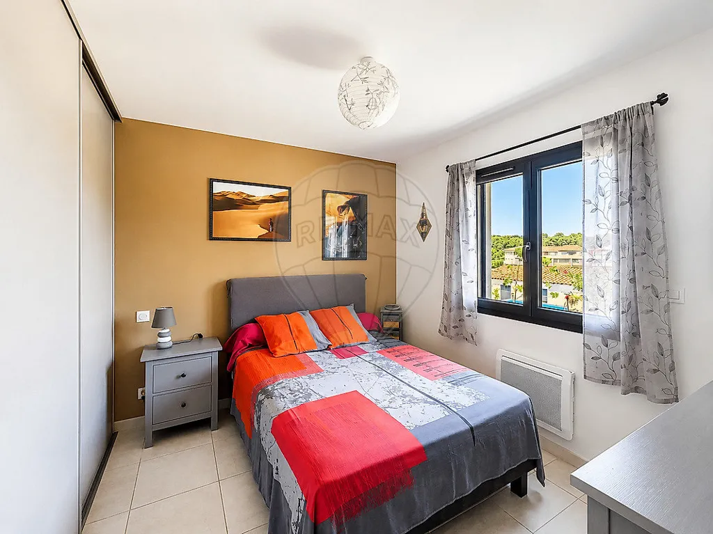 Chambres - Villa Contemporaine avec Piscine à Proximité des Commodités