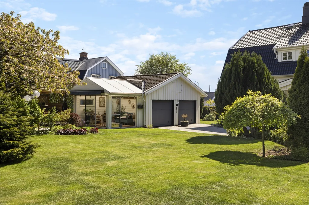 Aed - Charming 1933 Villa with Garden in Central Location