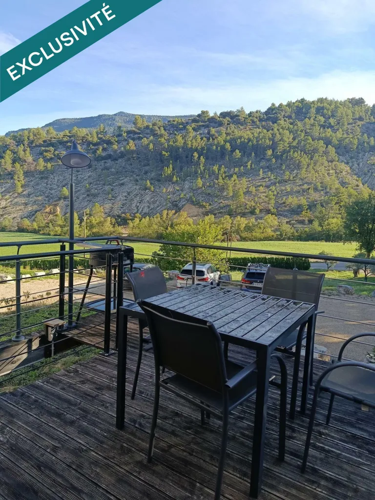 Terrass - 3-Bed Apartment with Mountain Views in Plaisians