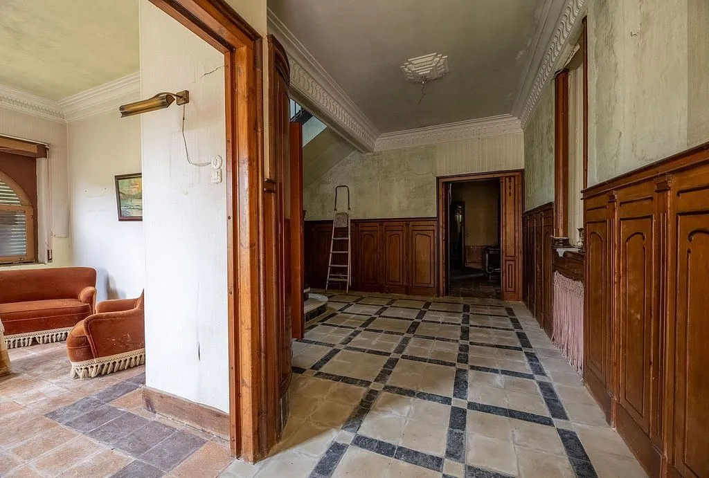 Elutuba - Chalet with Large Plot for Renovation in Narón