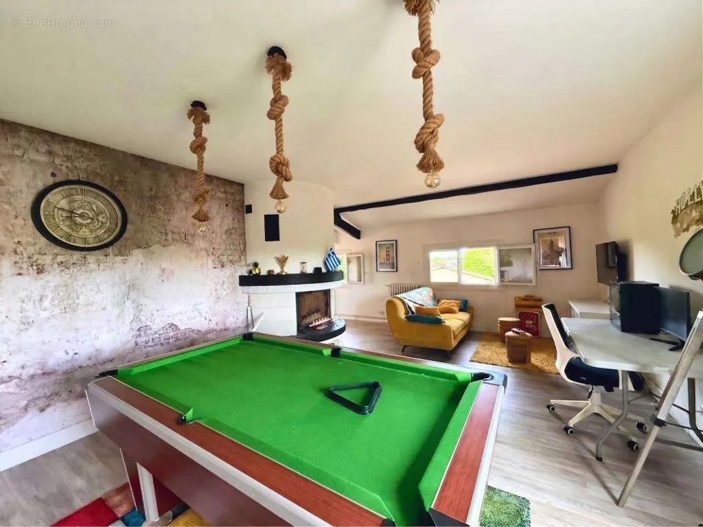 Rooms - 1980s Villa with Pool in Private Garden