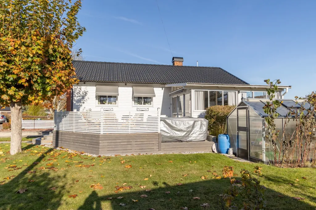 Jardin - 1-Storey Villa with Terrace in Fliseryd