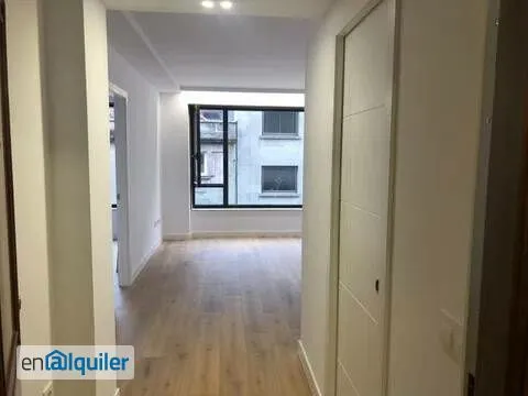 Esik - Modernised 1-Bed Flat with South-Facing Balcony in Vigo