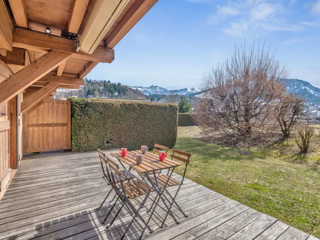 Terrazza - T2 Flat with South Terrace in Village Centre