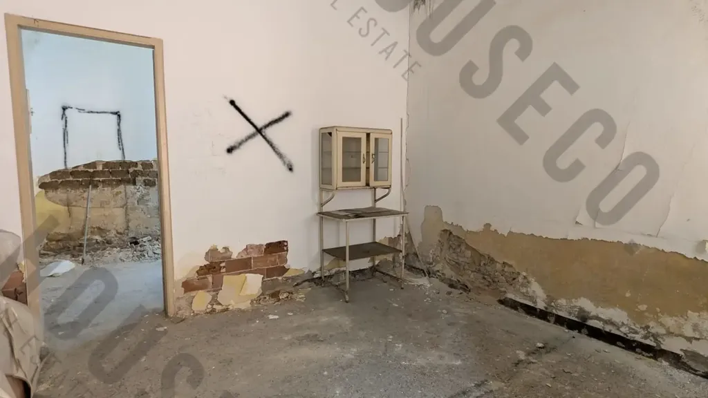 Pièces - Reconstructable House with Project in Monserrato