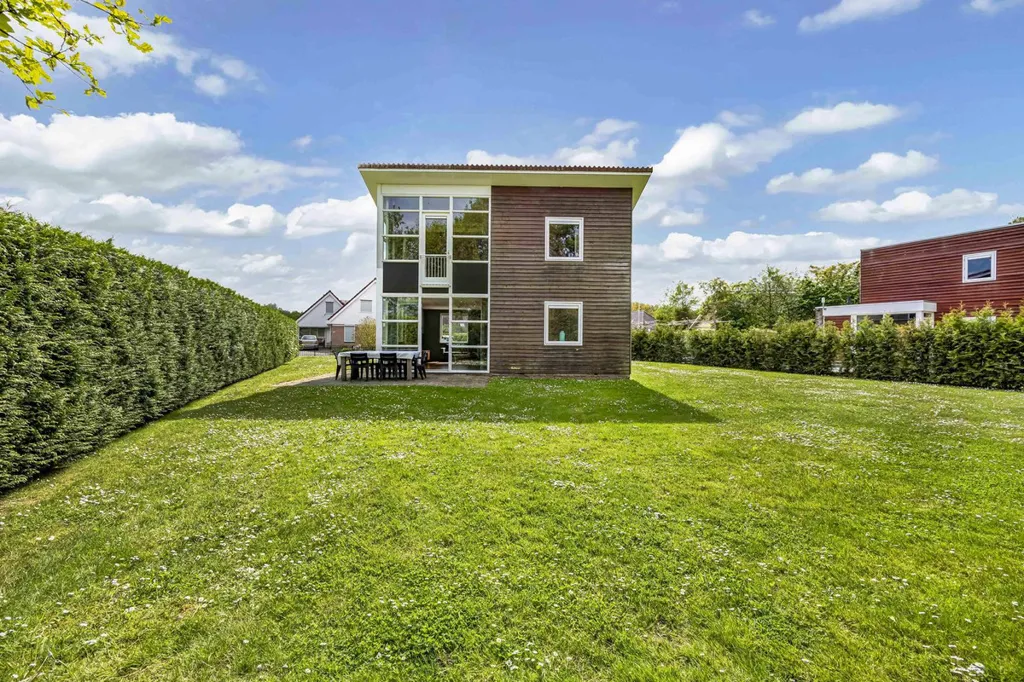 Aed - Villa with Large Garden in Zeewolde