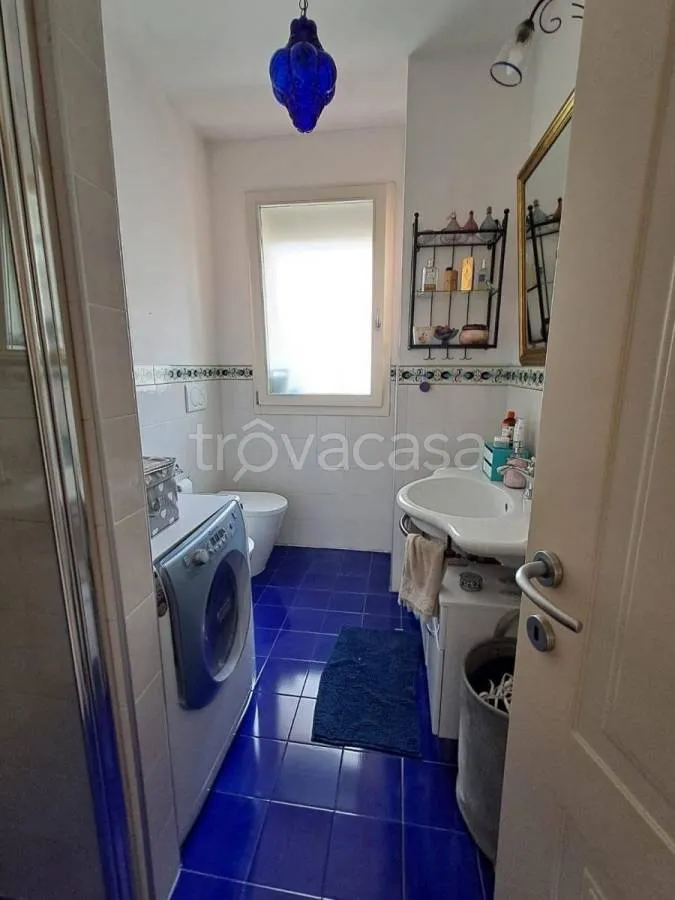 Bathrooms - Modern Villa with Private Garden in Ravenna