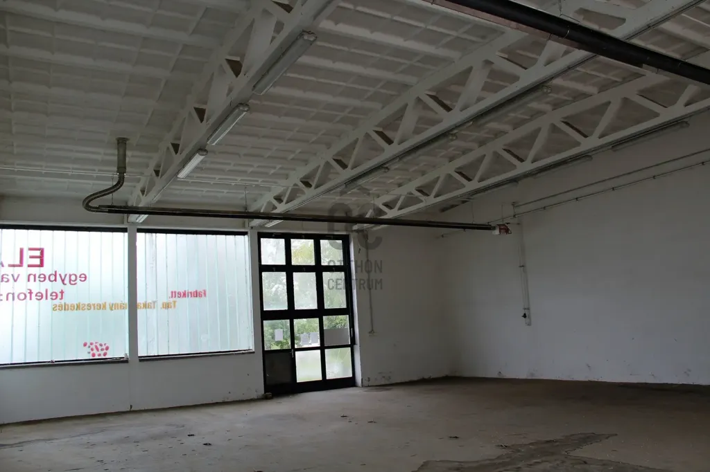 Pièces - Commercial Space with Utilities in Keszthely
