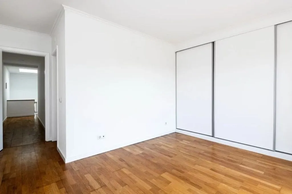 Pièces - Three-Bedroom Villa with Greenbelt View in Cascais
