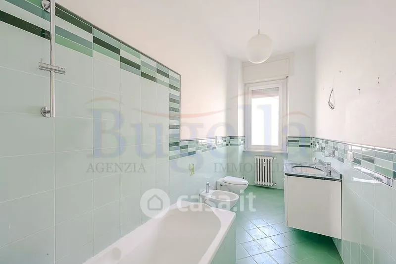 Salles de bain - Rear-Facing Apartment with Balcony in Cossato