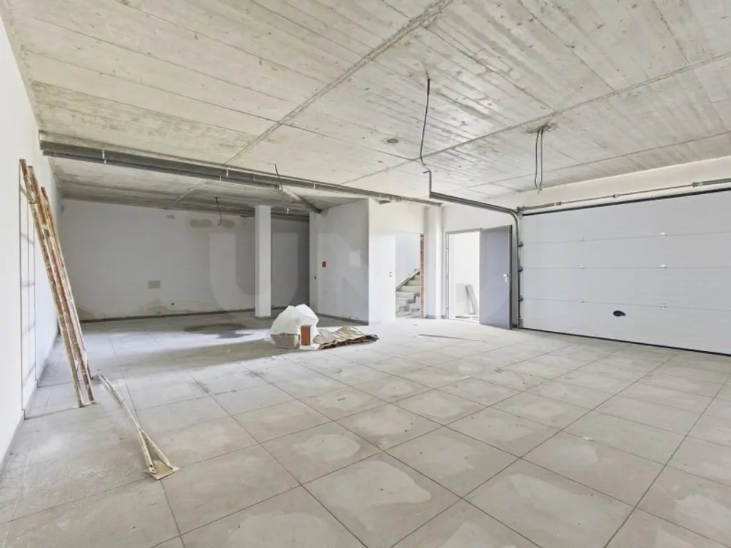 Garage - Contemporary House in Private Condo, Mafra