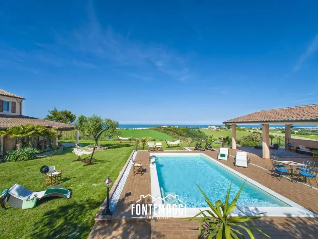 Piscine - Villa with Sea View in San Costanzo