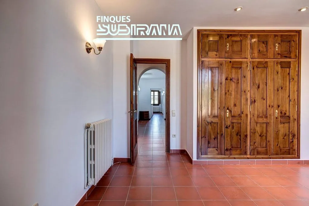 Entrée - Restored Farmhouse with Pool in Igualada