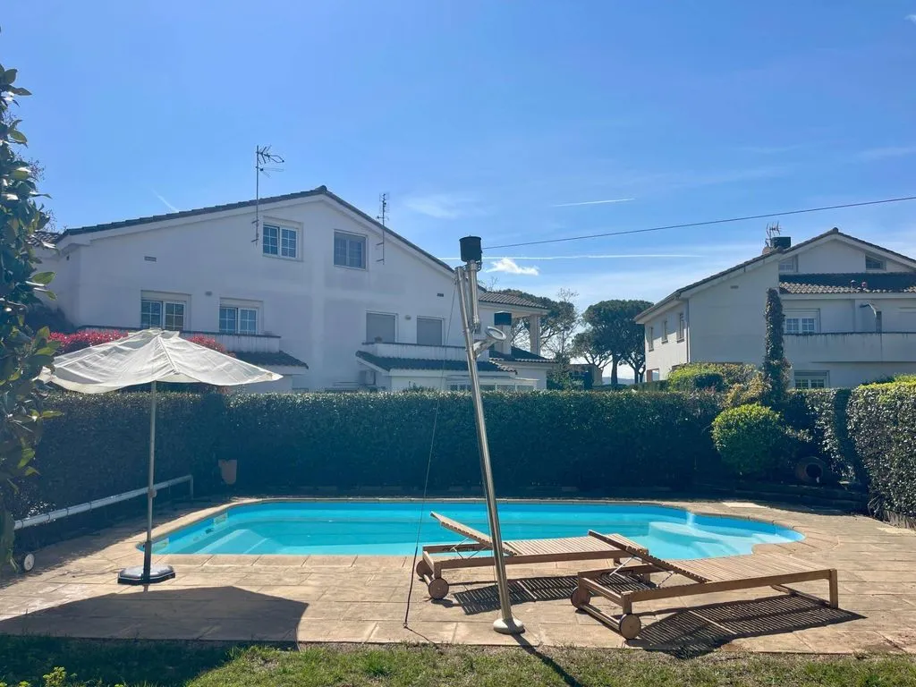 Bassein - Chalet with Pool and Terrace in Cucut