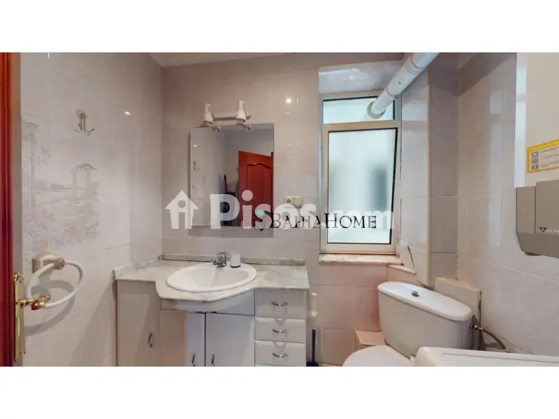 Salles de bain - Fully Furnished Flat with Balcony in Santander