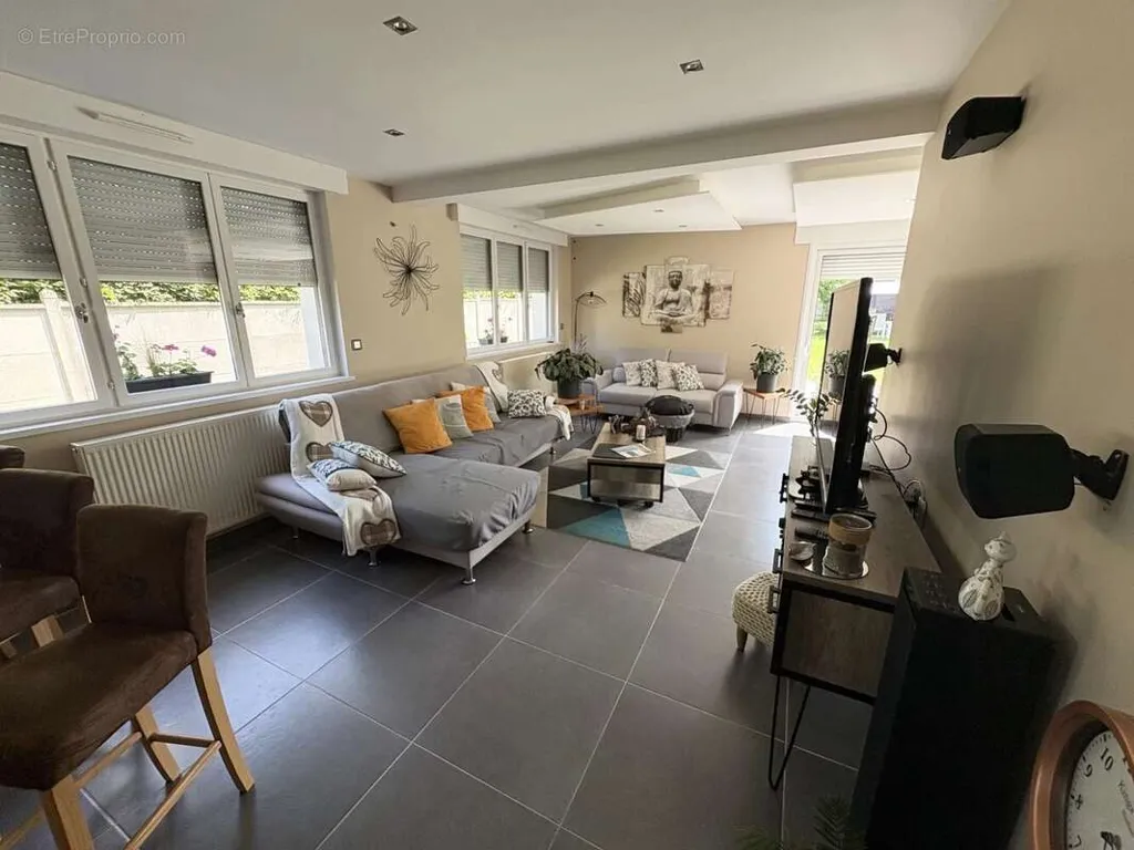 Soggiorno - Spacious 5-Bedroom House near Cambrai